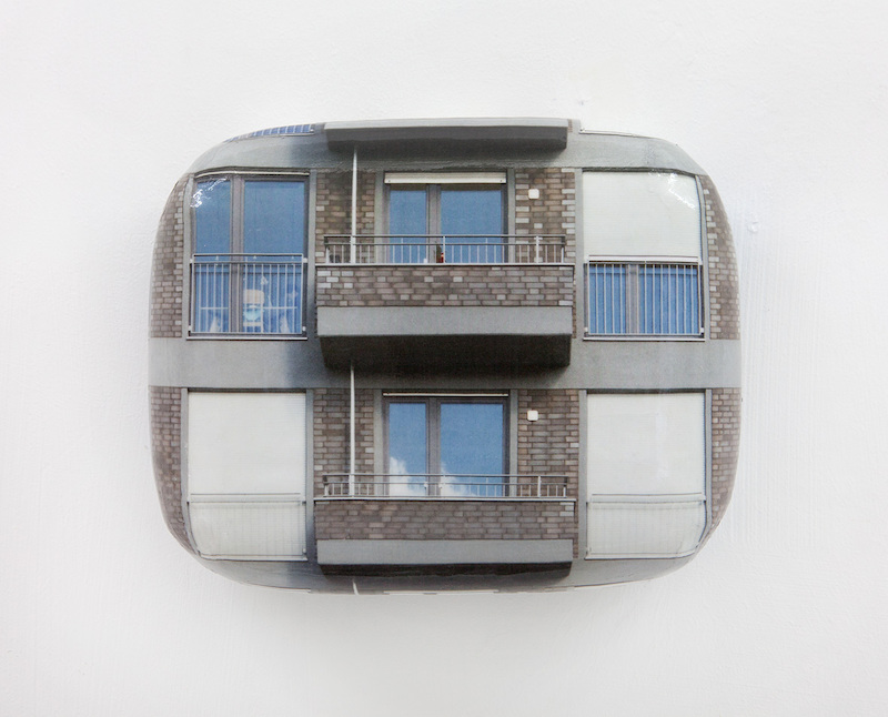 Hein Spellmann - Fassade 351, 2019, Silikon, Acryl, CLC-Print, Schaumstoff, Holz